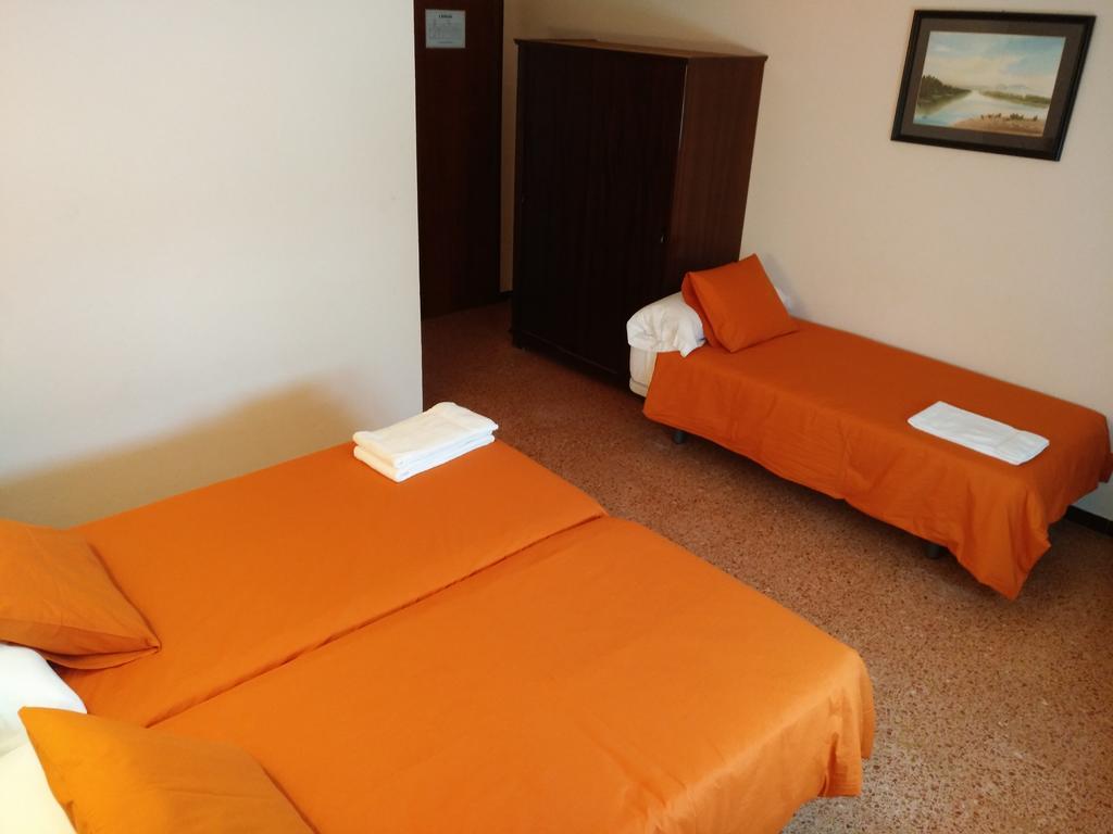 Hostal L'Esplai Viladamat Exterior photo